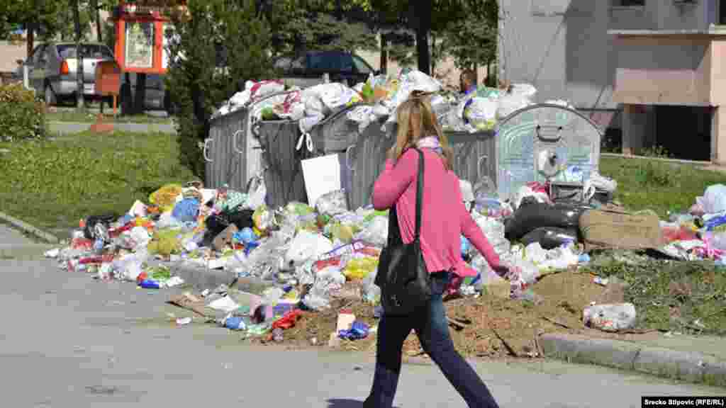 Bosnia and Herzegovina - Citizens of the city Vitez in central Bosnia, are protesting in front of the municipality due to the lack of the drinking wate and garbage problem; require local authorities to help them; protests held under the motto "We want wat