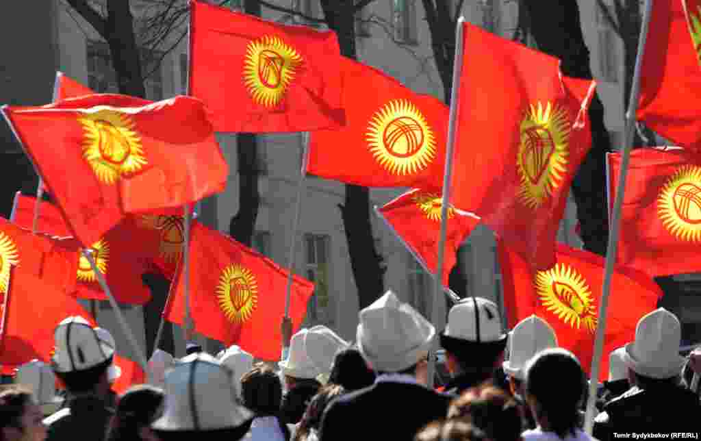 Кыргызстандын башка аймактарында да Ак калпак күнүнө карата иш-чаралар 3-марттан тартып өткөрүлө баштаган.