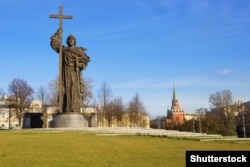 Statuia Sf. Vladimir cel Mare la Moscova în noiembrie 2017