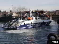 Катер береговой охраны России прибыл в абхазский порт Очамчира, 11 декабря 2009 года