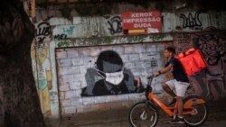U slamovima Rio de Janeira, narko-bande pokušavaju supstituirati državu provodeći mjere fizičke distance koje je brazilski predsjednik Jair Bolsonaro odbio usvojiti (Brazil, april 2020)