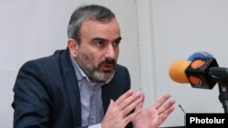 Armenia -- A leader of the New Armenia Public Salvation Front, Zhirayr Sefilyan, at a news conference, 17 Mar2016