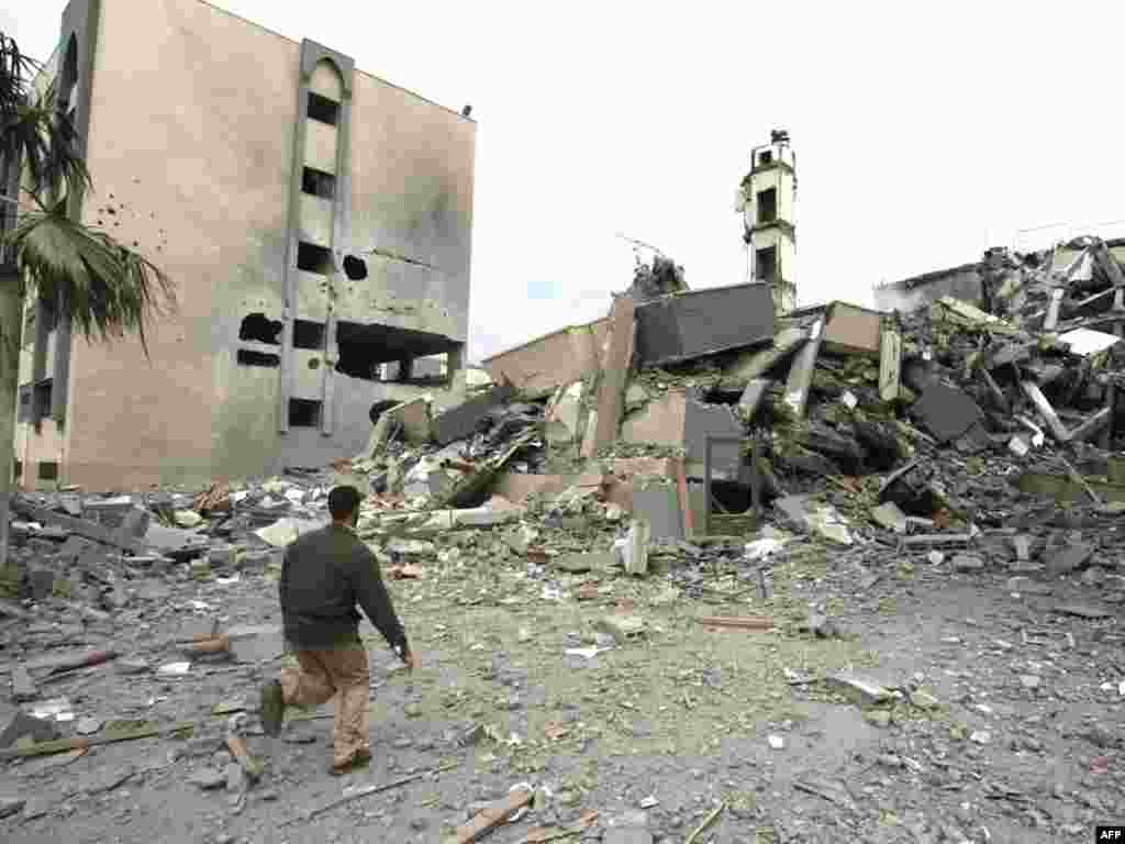 Развалины Исламского университета в Газе, 29 декабря 2008.