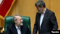 علی مطهری (راست) نتوانست به حضور خود در هیأت رئیسه مجلس ادامه دهد اما علی لاریجانی دوازدهمین سال ریاستش بر مجلس را تثبیت کرد