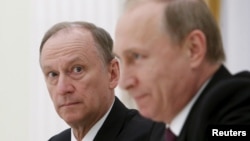 Голова Ради безпеки Росії Микола Патрушев (ліворуч) і президент Росії Володимир Путін