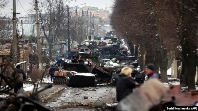 Залишки російської військової техніки в міст Бучі під Києвом, 1 березня 2022 року