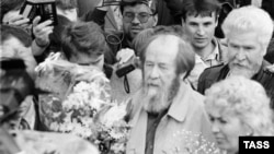 Возвращение Александр Солженицын после двадцатилетнего изгнания. Встреча с жителями Владивостока. Май 1994