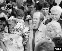 Травень 1994 року. Так тепло зустрічали тоді Солженіцина в Росії