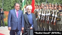 Tajik President Emomali Rahmon (left) welcomes Iranian President Hassan Rohani in Dushanbe.