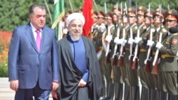 Президент Таджикистана Эмомали Рахмон (слева) и президент Ирана Хасан Роухани.