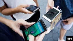 A group of people playing 'Pokemon Go in Union Square in New York.