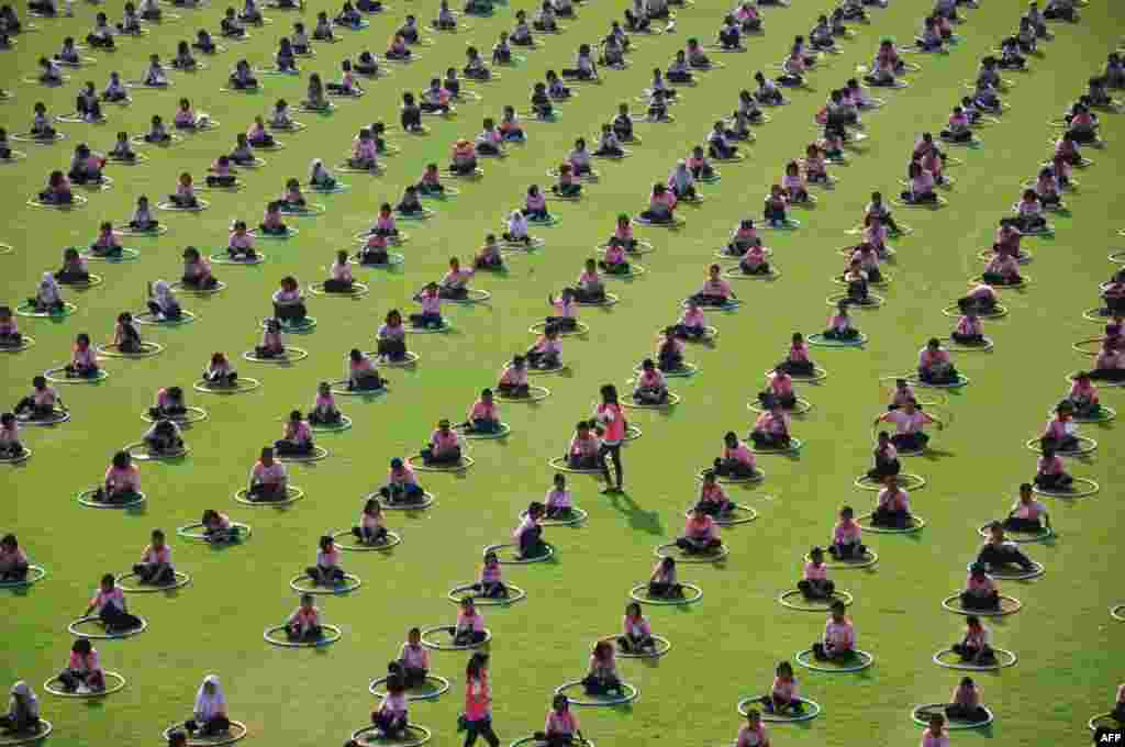 People take part in a mass Hula Hoop event in a stadium at Thammasat University Rangsit campus in Bangkok, Thailand. The event was organised by Thailand's Public Health Ministry to promote exercise. (AFP/Thai Public Health Ministry)