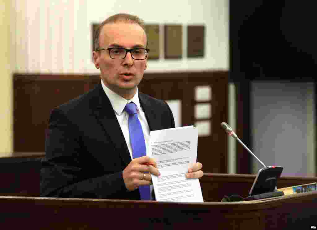 МАКЕДОНИЈА - Собранието, како овластен предлагач, нема да дели средства поединечно на секој од 120-те пратеници за нивно водење кампања за референдумот на државно ниво, соопшти службата за информирање на Собранието. Антонијо Милишоски од ВМРО-ДПМНЕ го исвести Собранискиот спикер дека ќе кампања за бојкотирање на референдумот и побара средства за таа негова кампања.
