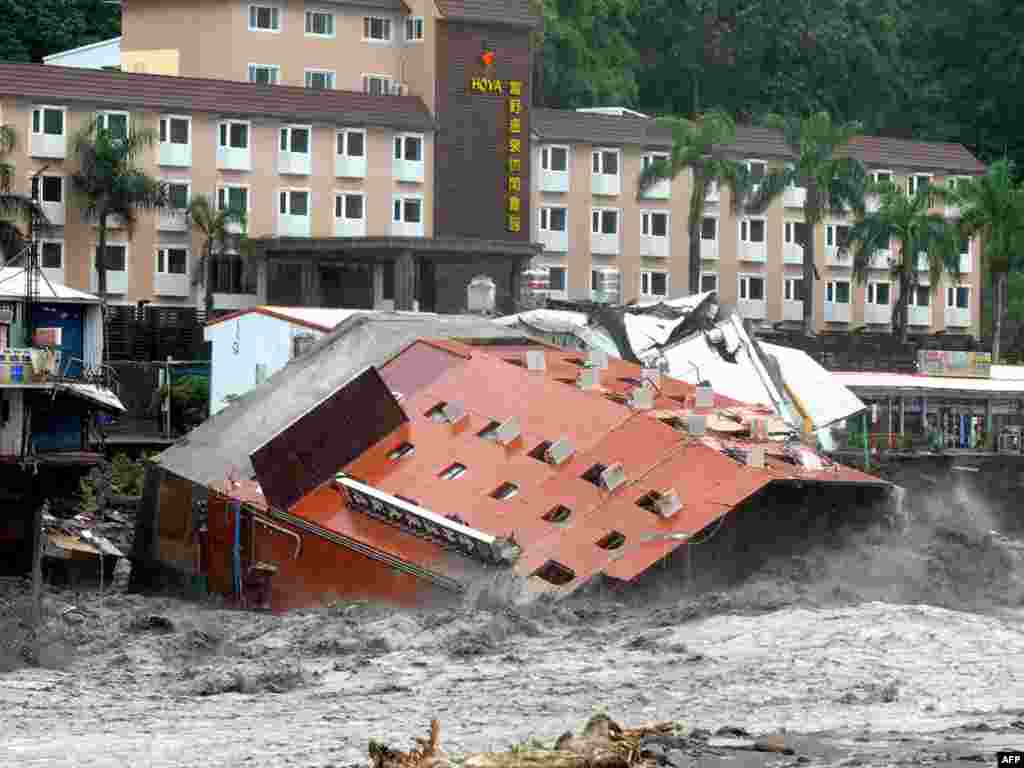 На Тайване тайфун, получивший название "Моракот", вызвал сильнейшее за последние 50 лет наводнение