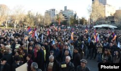 The opposition Congress-HZhK alliance led by Levon Ter-Petrosian holds an election campaign rally in Yerevan on March 29.