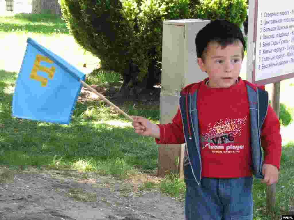 Мәскәүдә кырым татарларын илләреннән куган көнне искә алу чарасы, 18 май 1987 ел 