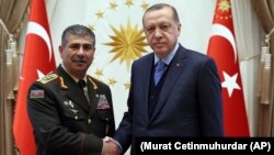 Türkiyə -- Azərbaycanın müdafiə naziri Zakir Həsənov Türkiyə prezidenti Recep Tayyip Erdogan-la görüşür. 29 mart, 2018