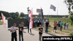 Акция протеста против открытия ресторана в Куропатах под Минском, 29 июня 2018 года.