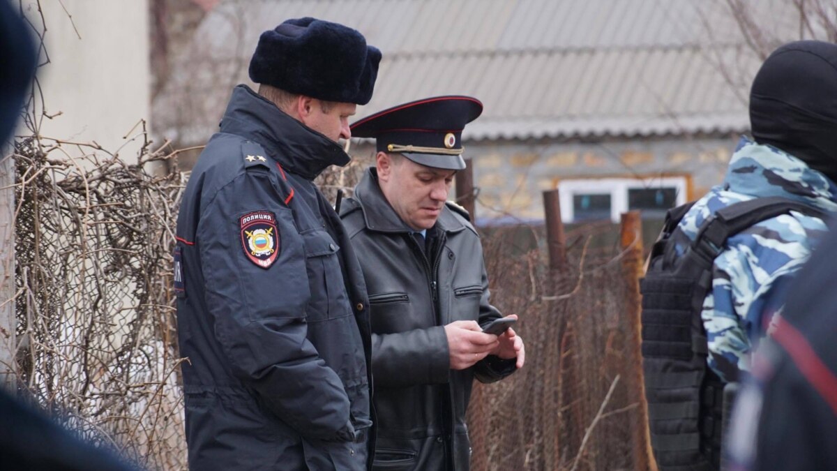 Обыск в Крыму провели в доме подозреваемого в участии в «незаконном  добробате» – адвокат