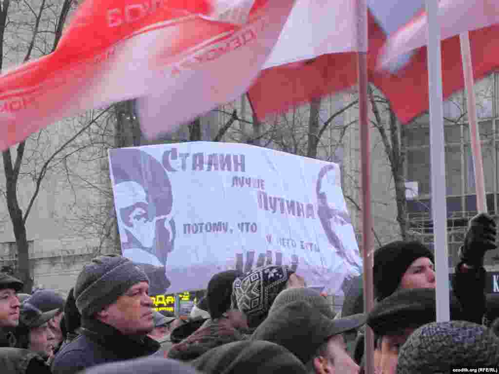  Ресей: мыңдаған адам президенттік сайлау қорытындысына наразылық танытып, Мәскеудегі Пушкин алаңында полицияның ескертуіне қарамастан тарамай қойды. Мәскеу, 5 наурыз, 2012 жыл. 