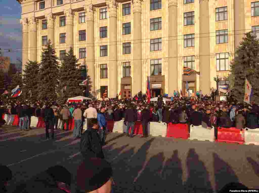 Майдан от Антимайдана разделяют милицейские кордоны