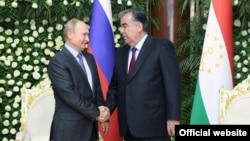 Russian President Vladimir Putin (left) and his Tajik counterpart Emomali Rahmon (file photo)