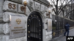 A berlini orosz nagykövetség kapuja