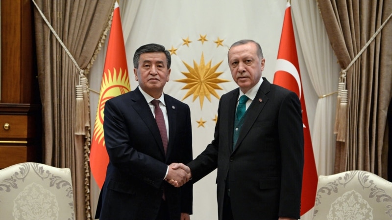 Эрдоган Жээнбеков менен жолугушууда “гүленчилер” темасын козгоду
