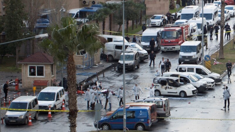В турецком городе Измир в результате взрыва погибли двое