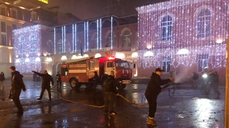 Десятки жителей Грузии доставили в больницы после новогодней ночи 