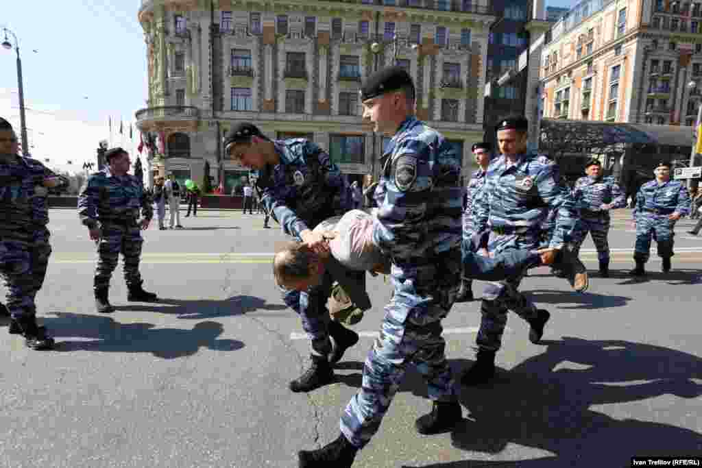 Антивоєнна акція на підтримку України в Москві. Затримання. Про це ТУТ (ВІДЕО)