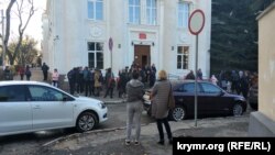 Родителей учеников не пускают в севастопольскую гимназию №1