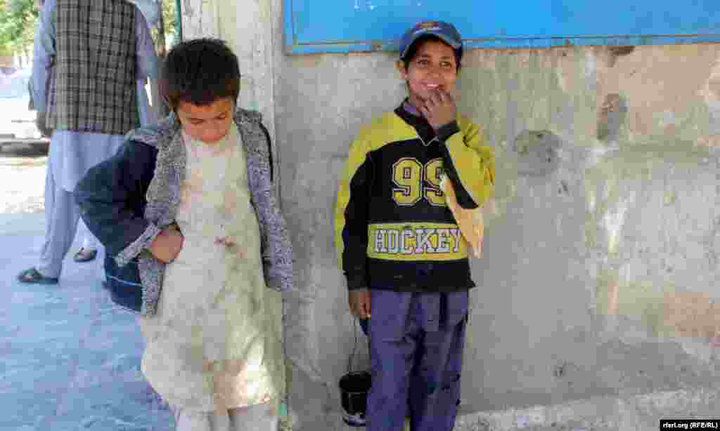 Afghanistan – Afghan road kids, 14May2012