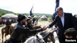 بازدید اردوغان از صحنه ساخت سریال دیریلیش در استانبول