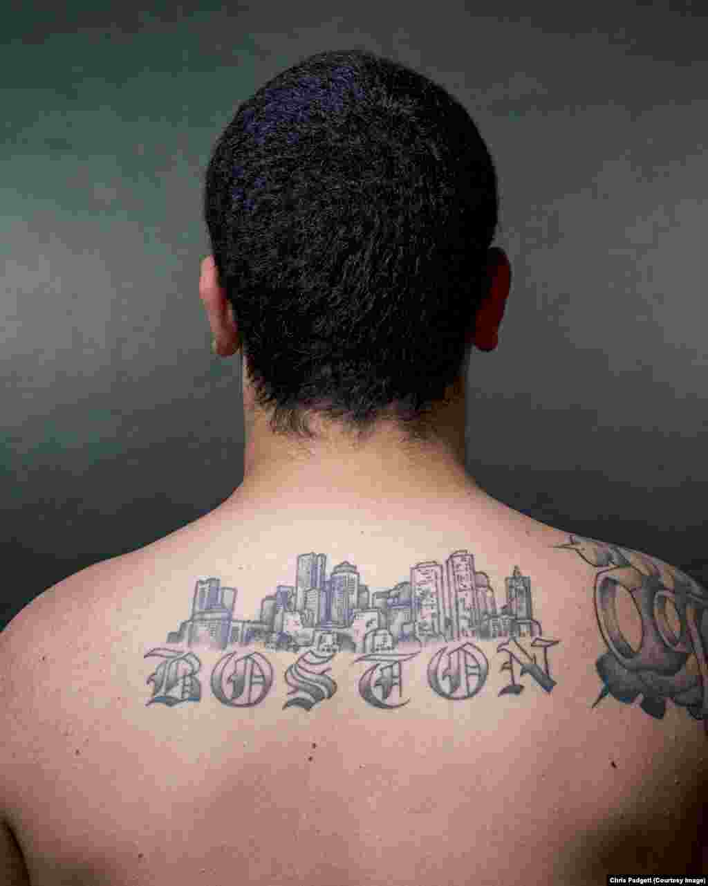 На татуировке Патрика Нейла изображен вид Бостона, который он помнит с детства