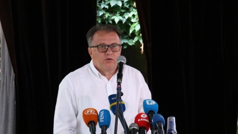 Predsjednik SDP-a BiH: Neugodno mi je i krivo zbog izborne prevare u Srebrenici