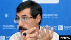Евгений Жовтис, директор Казахстанского бюро по правам человека. Алматы, 25 августа 2009 года.