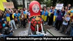 Протест в Варшаве против войны России против Украины. 