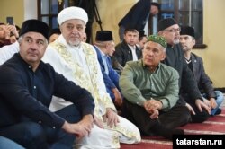 Намазга килүчеләр арасында Рөстәм Миңнеханов, Васил Шәйхразиев