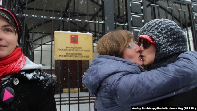 Поцілунки проти гомофобії