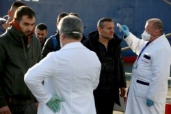 Перевірка прибулих поромом із Італії, порт Дуррес, 26 лютого 2020 року