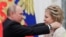 Президент России Владимир Путин и спикер Совета Федерации РФ Валентина Матвиенко (фото иллюстративное)