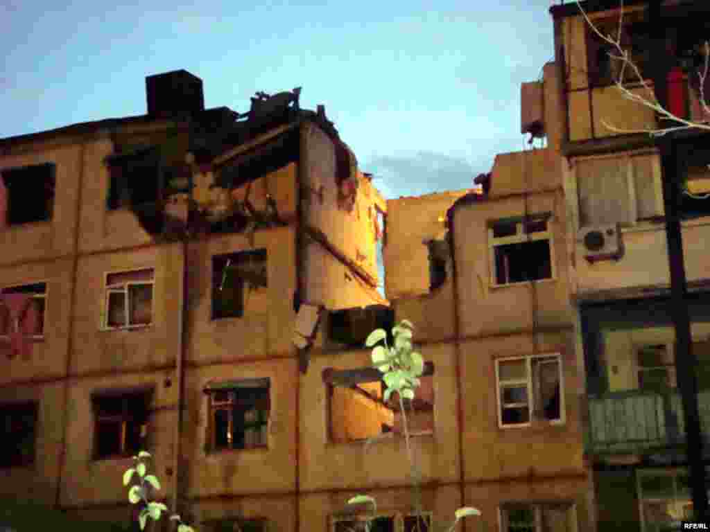 - - Azerbaijan -- Gas explosion destroys Baku apartment building, 13Dec2008