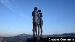 Статуи Али и Нино в Батуми