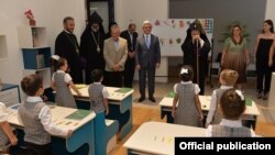 Armenia - Argentine-Armenian philanthropist Eduardo Eurnekian, President Serzh Sarkisian and Catholicos Garegin II visit a newly built school in Echmiadzin, 14Sep2017.