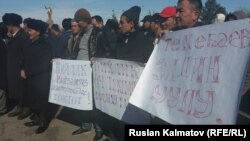 Митинг сторонников Омурбека Текебаева в Базар-Коргонском районе.