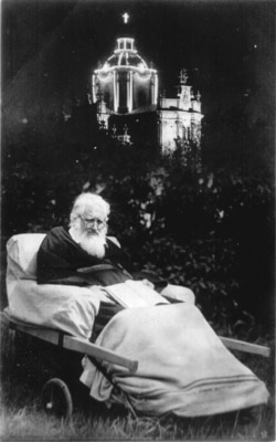 Митрополит Андрей Шептицкий тяжело болел с 1929 года, с 1935 году его переносили