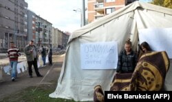 Палаточный лагерь боснийских мусульман в Сараево в знак поддержки боснийского языка вместо сербского в начальной школе, Сараево, 2013 год