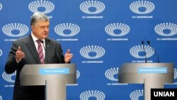 Петр Порошенко на НСК «Олимпийский» в Киеве, 14 апреля 2019 года