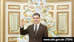 Türkmenistanyň prezidenti Gurbanguly Berdimuhamedow gündogar müçenamasyna görä doňuz ýyly hasaplanýan 2019-njy ýylyň hasylly we bereketli ýyl boljakdygyny çaklady. TDH-nyň suraty.